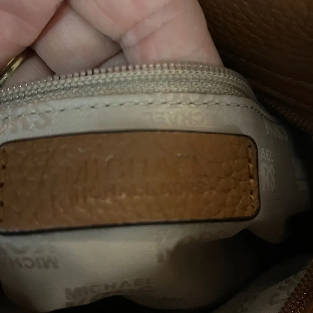 Michael Kors purse - Picture 4 of 8